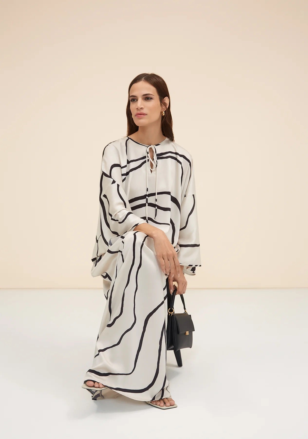 Wavy Wanderlust | Black White Kaftan