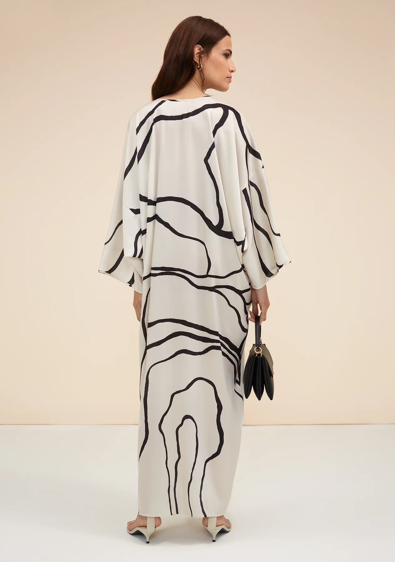 Wavy Wanderlust | Black White Kaftan